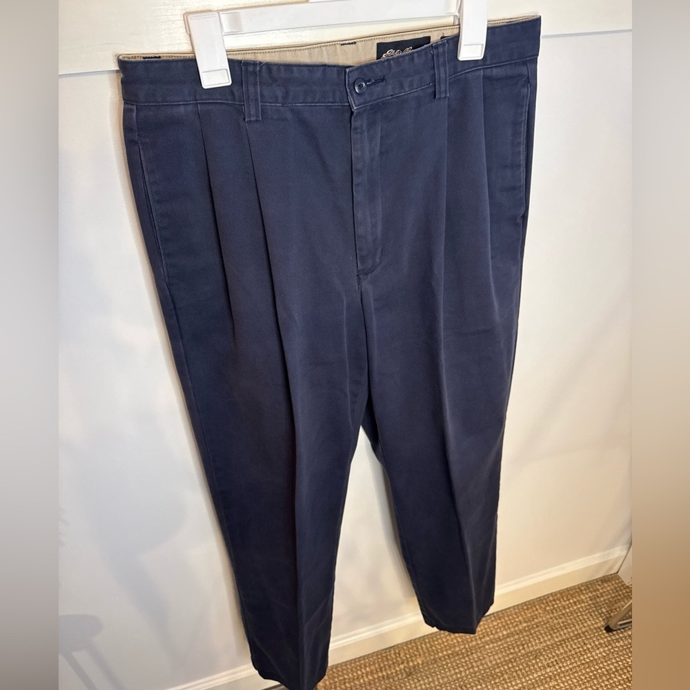 Eddie Bauer Men’s Relaxed Fit Dress Pants Wrinkle Resistant Dark Blue 35x32 - Picture 4 of 5